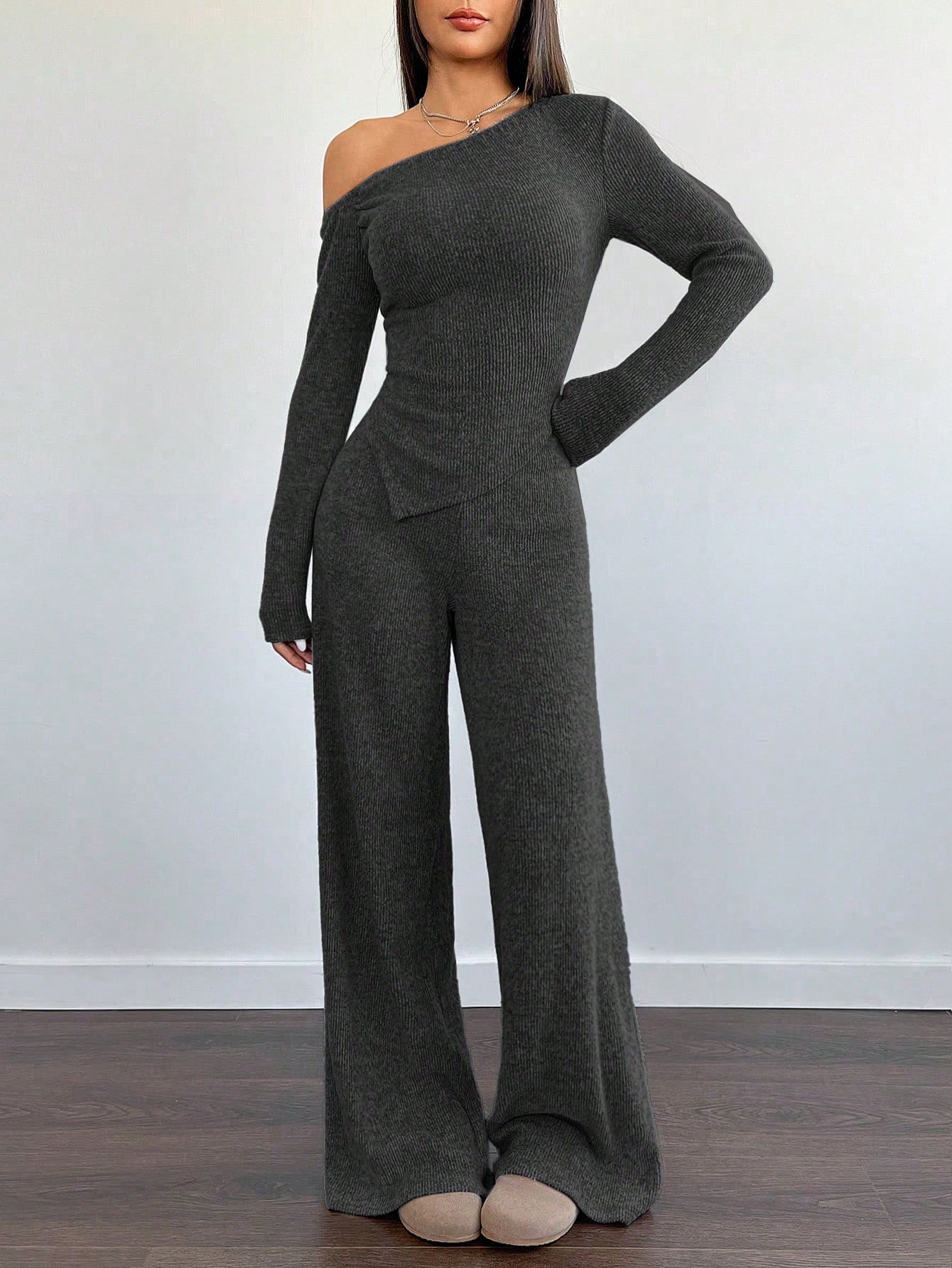 Asymmetrical shoulder set