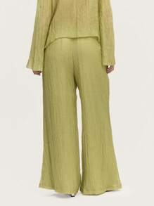 Nöista Pantalones plisados de un elegante silueta en tono verde pastel fluido. Ideales para el verano europeo, reuniones de Pascua o ropa de playa.
