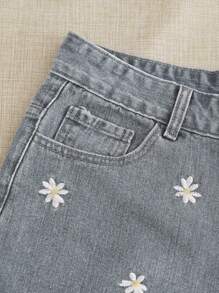 Breezaya 休闲水洗雏菊刺绣牛仔短裤 - 灰色 - 查看 5