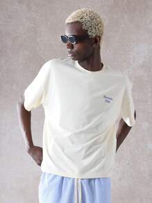 SUMWON Áo phông Boxy French Riviera họa tiết nhà hàng cổ điển Cote D'Azur in sự kiện đêm thứ sáu mùa hè phong cách đường phố giản dị thời trang đường phố nam - Màu be - Xem 2