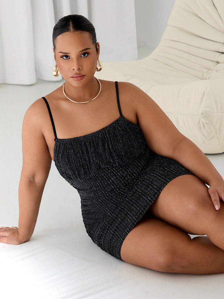 SHEIN EZwear Abito mini a bretelle in tessuto nero glitterato strutturato, adatto per festa, taglie comode - nero - Visualizzare 1