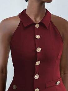 Lumivelle 女士时尚无袖上衣，配有金属装饰纽扣，腰部收紧合身酒红色衬衫设计 - 酒紅色 - 查看 3