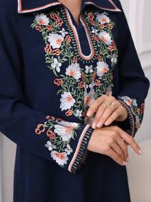 Al Najma 女士花卉刺绣宽松优雅长袖阿巴亚连衣裙，端庄的长袍 - 藏蓝色 - 查看 2