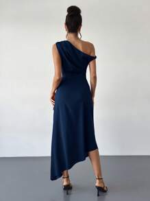 Firerie 新款优雅百搭不对称肩部红色连衣裙，缎面面料不对称下摆，女士连衣裙