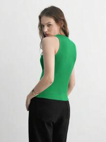 Maija Nuevo diseño de top sin mangas con hebilla de metal en color verde para verano 2025, top casual elegante para mujer adecuado para eventos de negocios, uso diario, playa, bodas, festivales de música country, brunch, aeropuerto, estilo retro de los 90, estilo de Estocolmo, Día de la Independencia - Verde - Ver 2