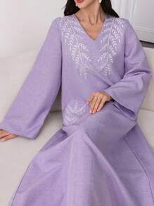 Al Najma 女士植物刺绣双口袋长袖休闲阿拉伯风格连衣裙，朴素的卡夫坦 - 紫色 - 查看 5