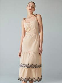 SHEIN Privé 女士休闲刺绣腰部吊带裙，假日风格