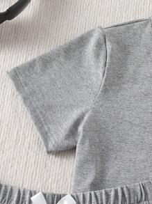 Set de 3 piezas de ropa cómoda informal para pre-adolescentes con top de manga corta y cuello redondo estampado con letras y pantalones cortos/largos