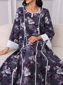 Al Najma V 领花卉印花前片撞色饰边喇叭袖阿拉伯风格连衣裙，端庄 - 紫色 - 查看 1