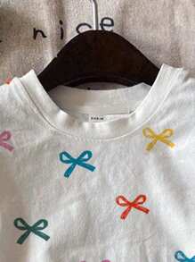 SHEIN Leap Crew Set de 2 piezas con camiseta y shorts con estampado de mariposas coloridas, de estilo casual y minimalista, para niñas preadolescentes en verano, color rosa