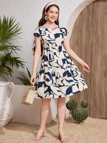 SHEIN TEENGIRL Casual Geometric Print Short Sleeve Waisted A-Line Round Neck Dress, Suitable For Daily Wear And Vacation, Spring/Summer