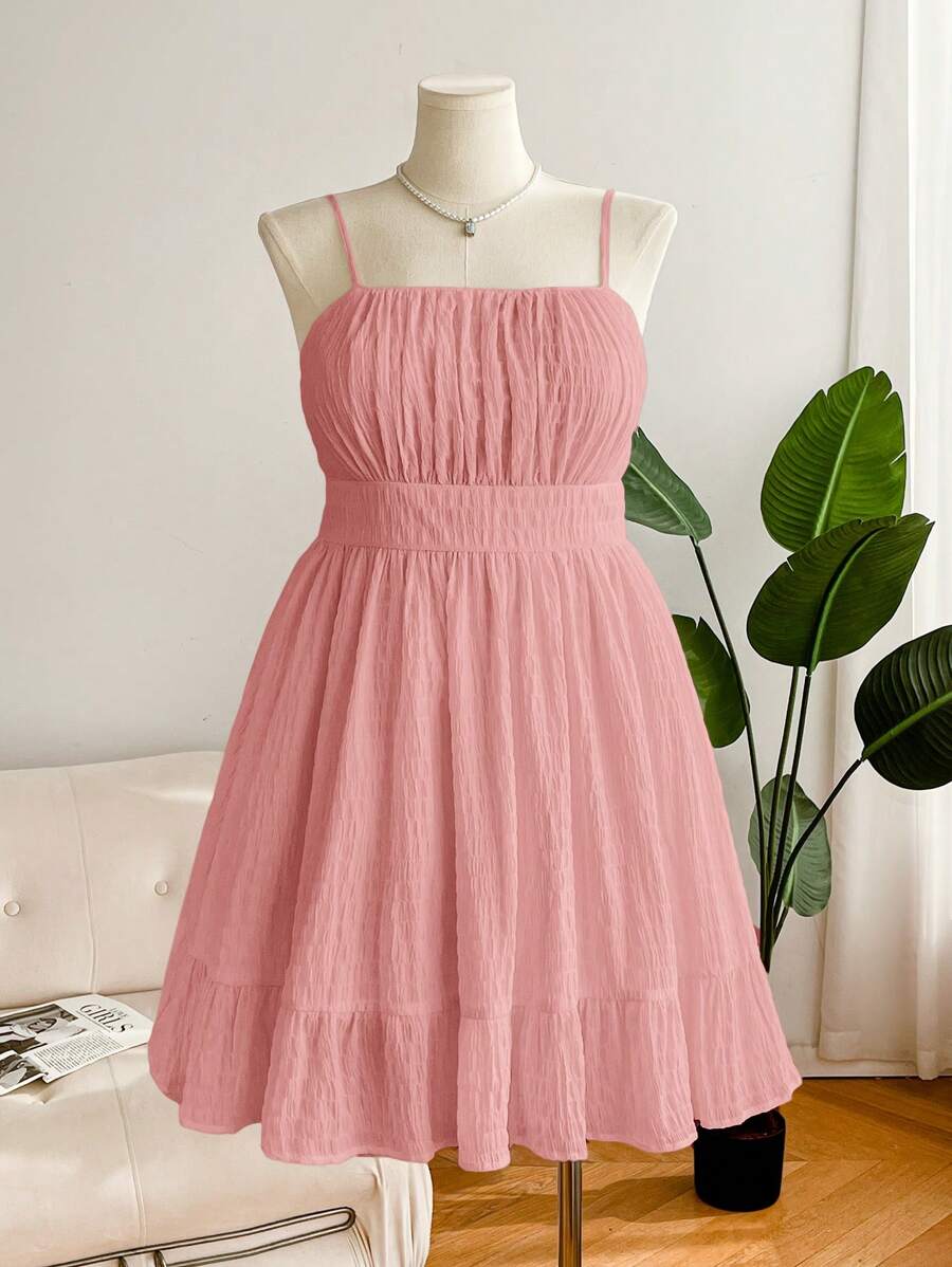 SHEIN Frenchy 大码毕业礼服白色休闲度假纹理雪纺腰部喇叭形 A 字吊带裙、沙滩裙、太阳裙、波西米亚风度假装