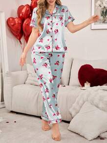 蝴蝶结和樱桃印花缺口领前开缎面女士睡衣套装