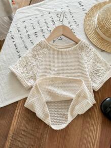 SHEIN LMoss Kids LMoss Young Girl Knitted Patchwork Woven Hollow-Out Raglan Sleeve Fitting T-Shirt,Spring And Summer,Young Girls Clothing Youth Girls Shirts Young Girls Clothing Sets Short Sleeve Young Girls Tops Young Girls T Shirt