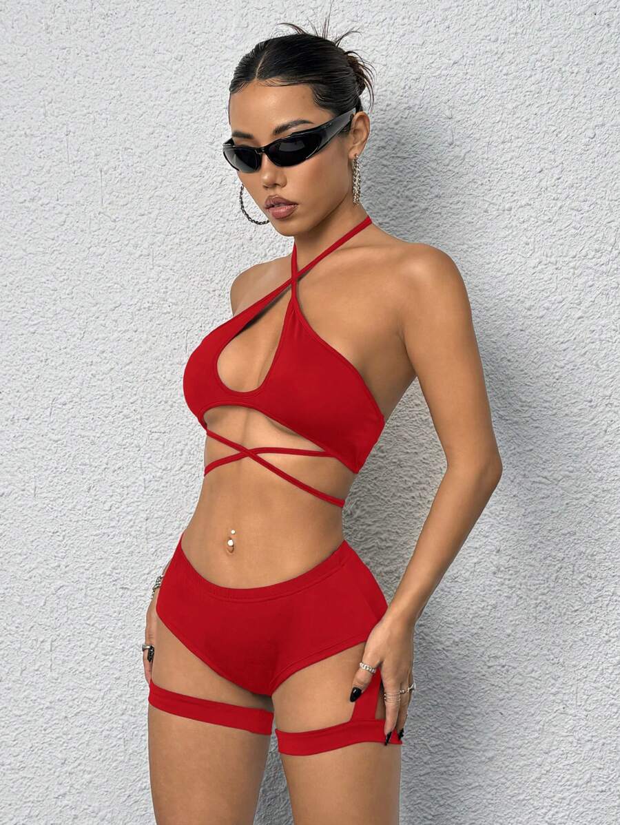 SHEIN ICON 交叉领镂空露背短款上衣和超低腰棋盘短裤 2 件套女士 - 紅色 - 查看 1