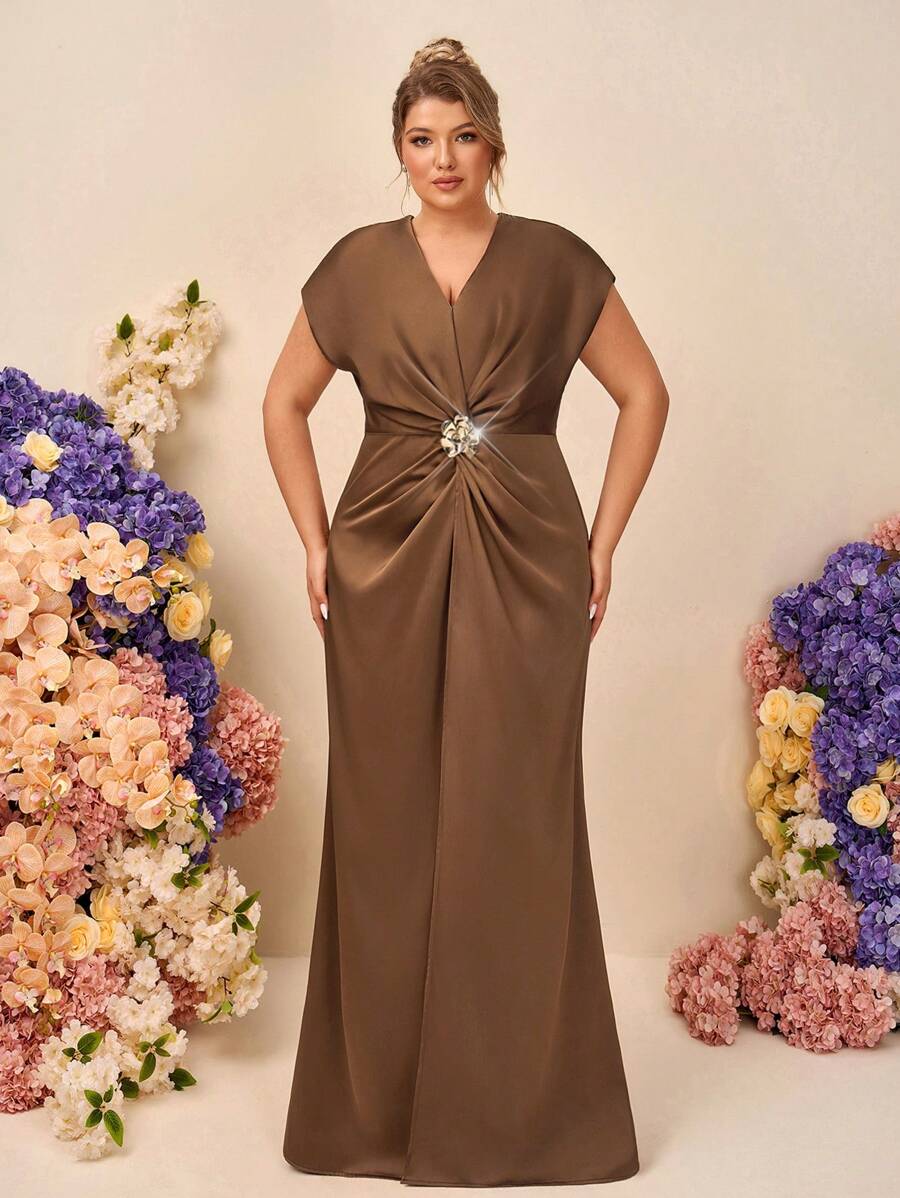 SHEIN Belle Plus Size Elegant Romantic V-Neck Pleated Waist Metal Buckle Decor Short Sleeve Split A-Line Bridesmaid Dress, Coffee Color - Coffee - View 1
