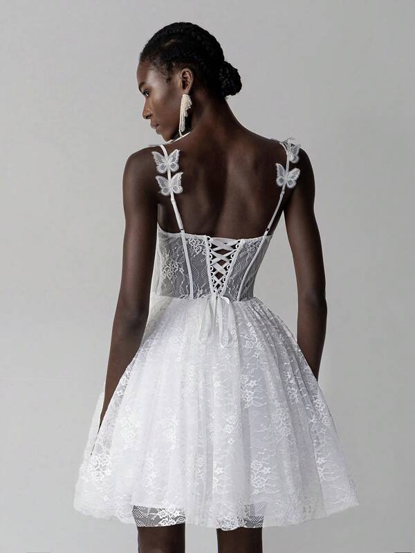 SHEIN Belle Rochie elegantă din dantelă albă, cu bretele tip spaghete, cu imprimeu fluture, plasă transparentă, garnitură tip os de pește și linie A. Bretele reglabile la spate, excelentă pentru mirese, invitați la nuntă și petreceri, rochie albă mică, mireasă