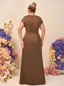 SHEIN Belle Plus Size Elegant Romantic V-Neck Pleated Waist Metal Buckle Decor Short Sleeve Split A-Line Bridesmaid Dress, Coffee Color - Coffee - View 3