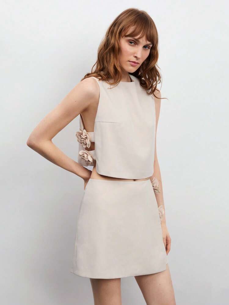 SHEIN Maija Women's Apricot Elegant And Fashionable Solid Color Round Neck Fitted Tank Top With Side 3D Floral Decor, Sleeveless Summer Suitable For Music Festivals