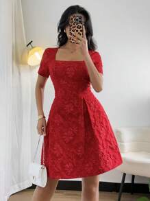 Rafferiza 女士优雅方领提花腰部褶皱短袖 A 字迷你连衣裙 - 紅色 - 查看 3