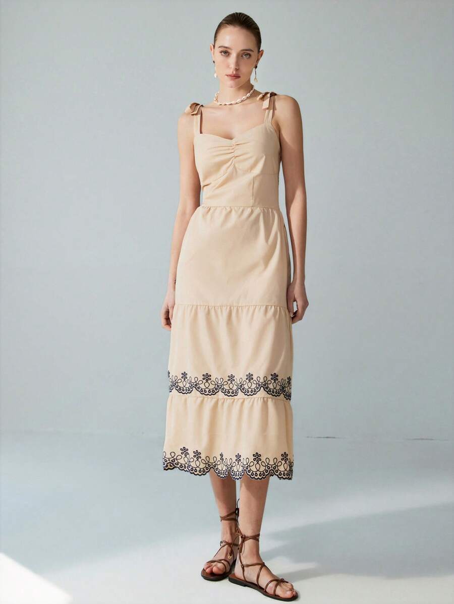 SHEIN Privé 女士休闲刺绣腰部吊带裙，假日风格