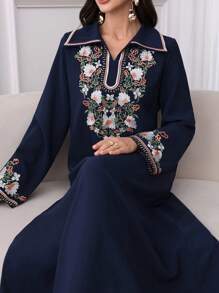 Al Najma 女士花卉刺绣宽松优雅长袖阿巴亚连衣裙，端庄的长袍 - 藏蓝色 - 查看 1