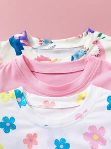 SHEIN 3件套女婴休闲日常百搭可爱彩色恐龙和花朵印花图案组合短袖上衣，柔软舒适的针织面料，适合6个月至3岁的宝宝，是日常穿着和户外活动的理想之选。 - 彩色 - 查看 3