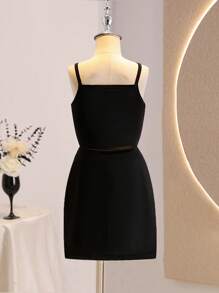 SHEIN Vestido corto de tirantes esencial y versátil para niñas, de color liso, con cintura alta, de tela de satén brillante y estilo minimalista casual para uso diario - Negro - Ver 2