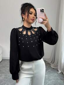 Modelyn Blusa de manga larga negra con cuello de perlas sueltas y diseño en contraste - Negro - Ver 1