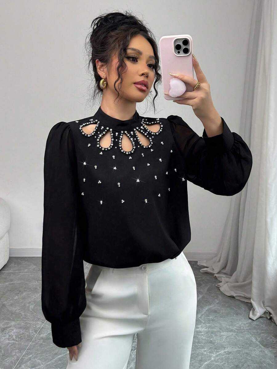 Modelyn Blusa de manga larga negra con cuello de perlas sueltas y diseño en contraste - Negro - Ver 1