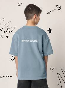 SUMWON Camiseta de ajuste relajado tipo streetwear de la Era "Never Look Back" 2, para verano, casual, de manga corta, con texto de declaración de estilo de vida urbano y moda - Neblina azul - Ver 1