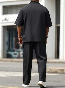 Manfinity Homme Set de 2 piezas de camisa de manga corta y pantalones de unicolor para hombres de talla grande, conjunto cómodo