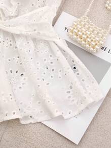 Chiquease Top casual da donna con fascia annodata, tinta unita, con ricamo e lavorazione traforata