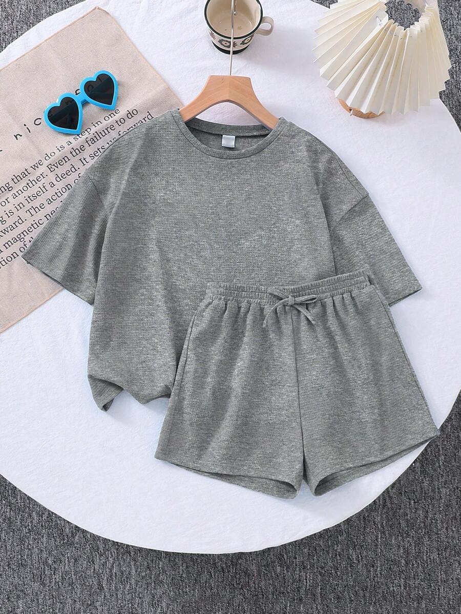 SHEIN LMoss Kids Bộ 2 chiếc/bộ áo thun cổ tròn rộng rãi màu trơn đan cho bé gái và quần short đan bó - Màu xám đen - Xem 1