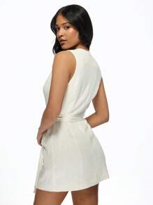 MISSGUIDED Vestido corto sin mangas con cuello en V profundo, botones frontales, cintura imperio, estilo envolvente para fiestas de verano y primavera - Blanco - Ver 2