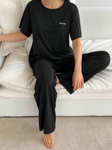 DAZY 2 件女式短袖 T 恤和裤子套装，柔软夏季睡衣家居服套装，带有英文文字图案印花 - 黑色 - 查看 6