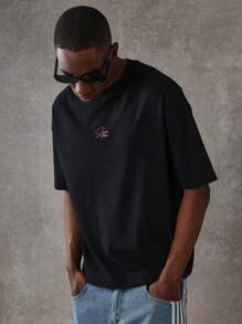 SUMWON 都市街头服饰滴水标志 T 恤超大版型涂鸦风格背面印花休闲节日夏季上衣滑板服嘻哈时尚 - 黑色 - 查看 4