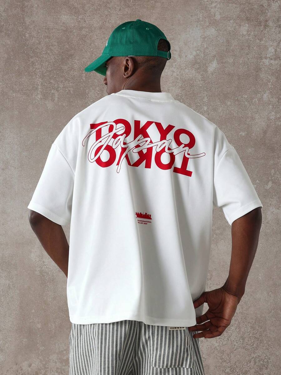 SUMWON 宽松版型东京都市街头风 T 恤，背面印有日语脚本图案，休闲夏季节日轻便宽松 T 恤，男女通用时尚 - 白色 - 查看 1