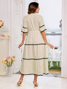 SHEIN Vestido midi de embarazo con cuello en V, mangas cortas, parches y tirantes con ondas