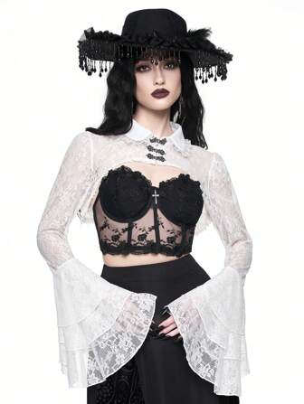 Blouse gothique vintage de style palais luxueux et romantique avec manches évasées en dentelle blanche en couches