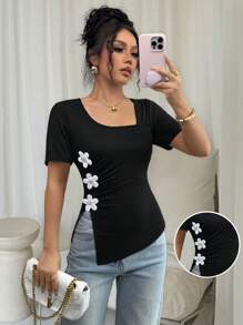 Elenzga 女式纯黑色 3D 花卉装饰短袖开衩 T 恤，夏季 - 黑色 - 查看 1