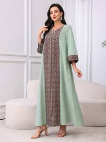 Al Najma 女式几何印花镂空V领七分袖阿拉伯风格连衣裙，端庄大方 - 綠色 - 查看 6