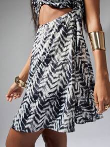 MISSGUIDED Robe mini découpée imprimé zébré. Robe d'été à imprimé animal, froncée, bandeau, sans bretelles, pour soirée, club, festival, style licou - Noir et Blanc - Voir 7
