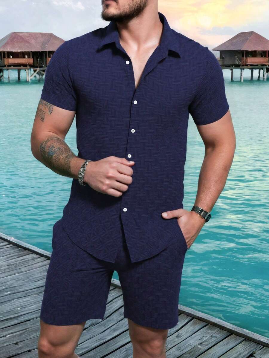 Manfinity RSRT 2 件男士度假休闲纯色纹理短袖衬衫和短裤套装男士度假装男士度假服男士度假装男士度假装男士夏装男士衬衫套装 - 霧霾藍 - 查看 1