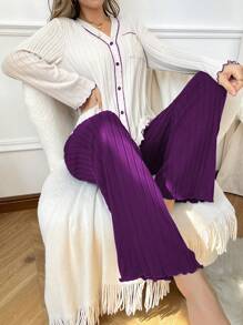 Conjunto de pijama de top de manga larga y pantalones largos con textura de punto y contraste de color acogedor