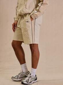SHEIN X ELOISA & ORSON Musero Pantalones cortos de chándal con panel de concha y logotipo "M" para hombres