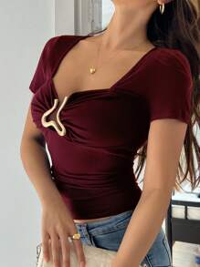 Chiquease 高端褶皱纯色金属环设计小众短袖 T 恤 - 酒紅色 - 查看 3