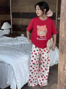 Dazy Kids 青少年女孩圆领针织卡通人物印花短袖 T 恤和全身草莓印花裤家居服睡衣套装，夏季 - 紅色 - 查看 3