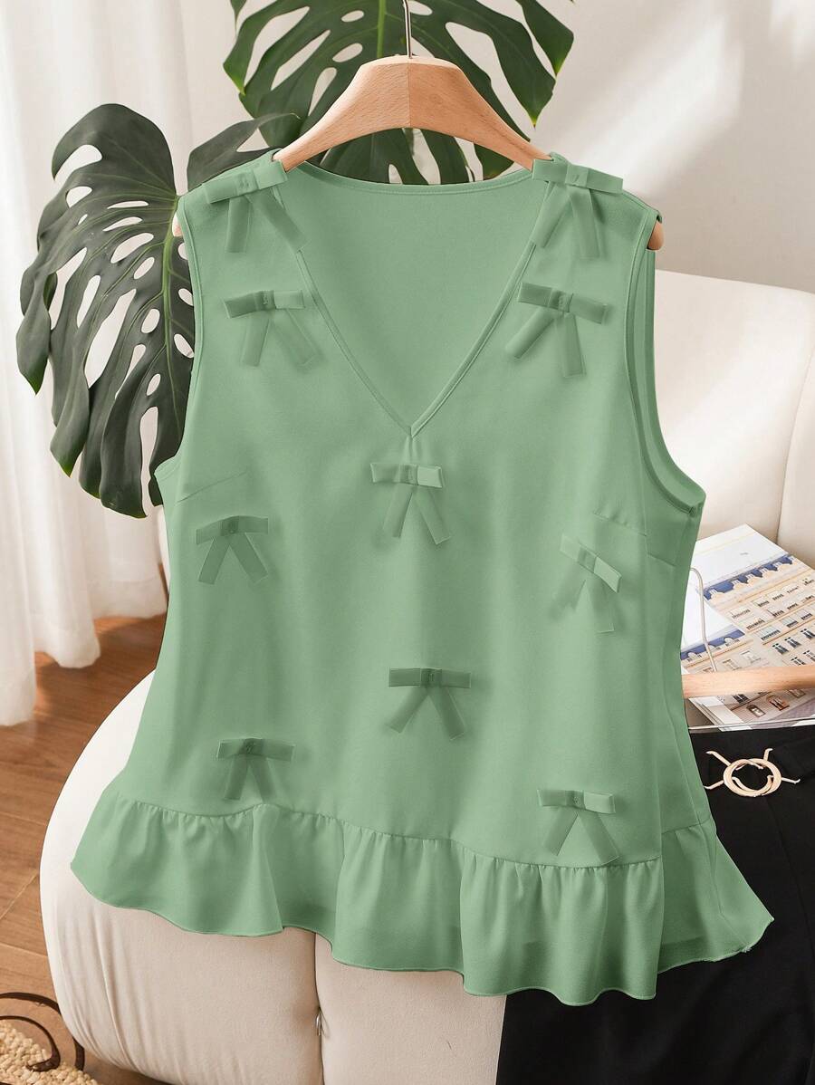 CosyJoli 大码女式无袖蝴蝶结 V 领设计休闲白衬衫，时尚日常穿着