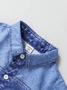 SHEIN Conjunto de chaleco y shorts vaqueros con efecto degradado para niño